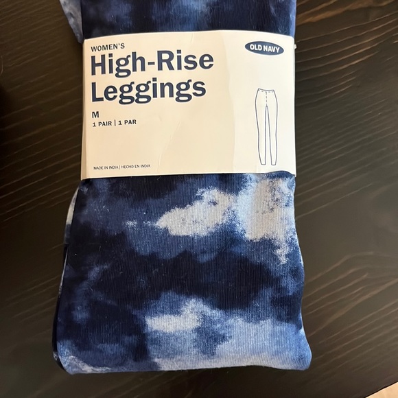 ☀️ 3 / $15 Sale ☀️ Old Navy Blue tie dye leggings - Picture 2 of 3